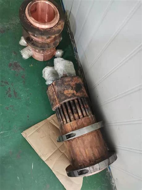 坩锅-喷砂除锈加工前